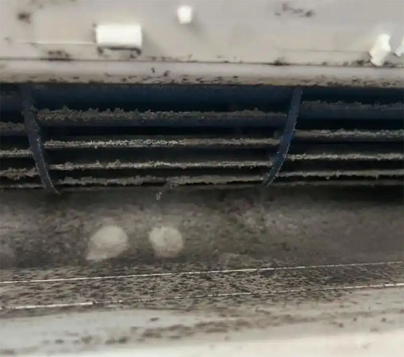 华坪空调吹的风有股烧焦味是怎么回事